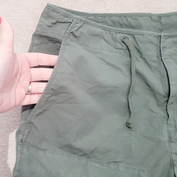 Woman's olive green 100% cotton cargo shorts size MEDIUM - Picture 3 of 10